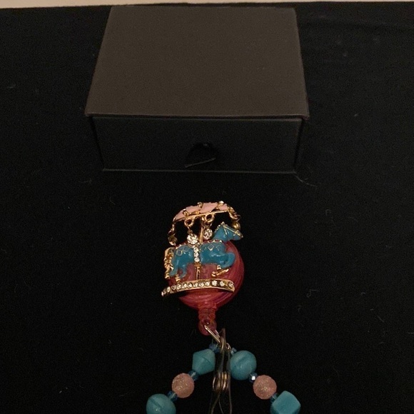 Hand crafted Carousel poney badge holder - Picture 2 of 7